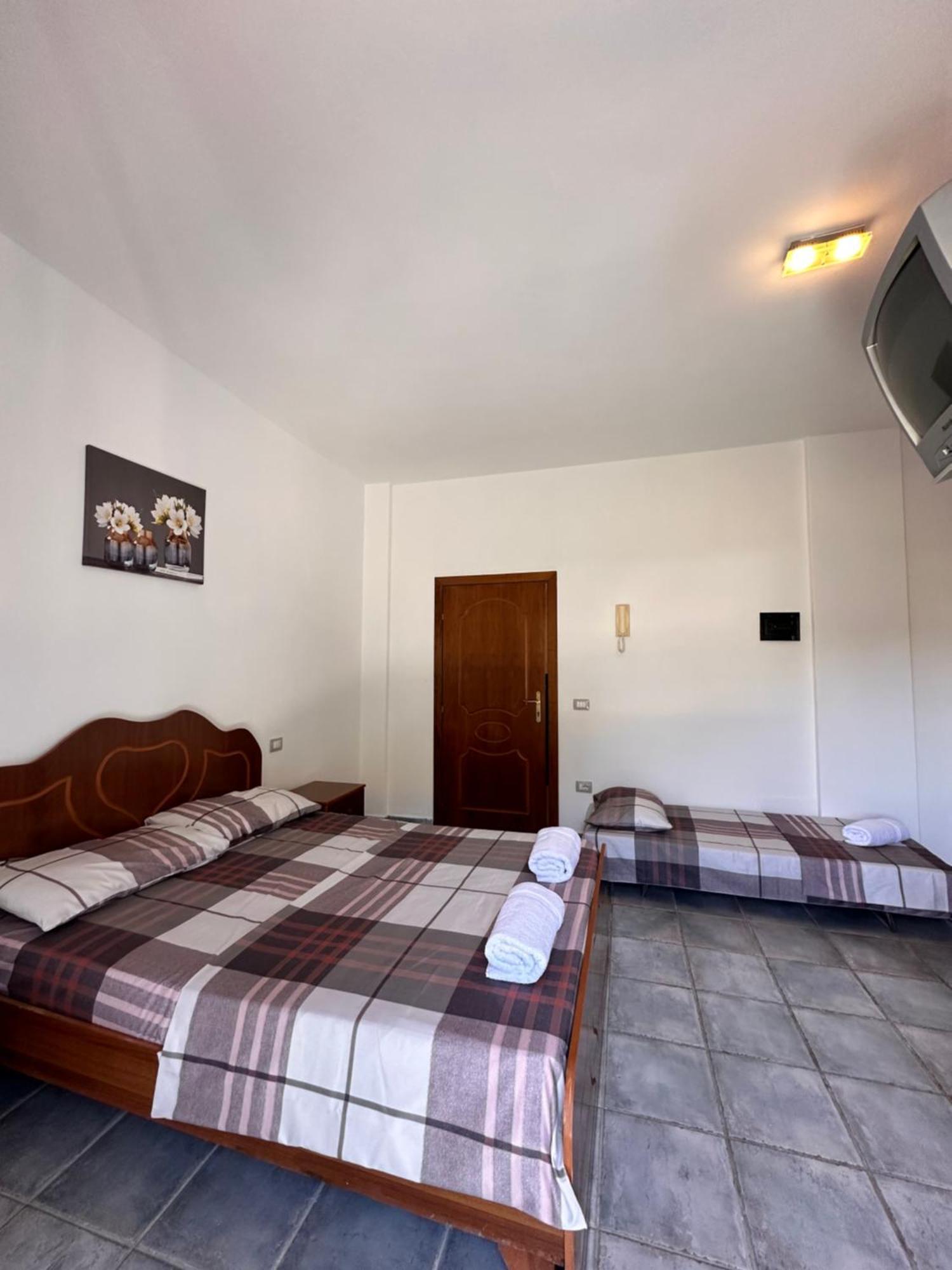 Hotel Adriatik Shëngjin Buitenkant foto