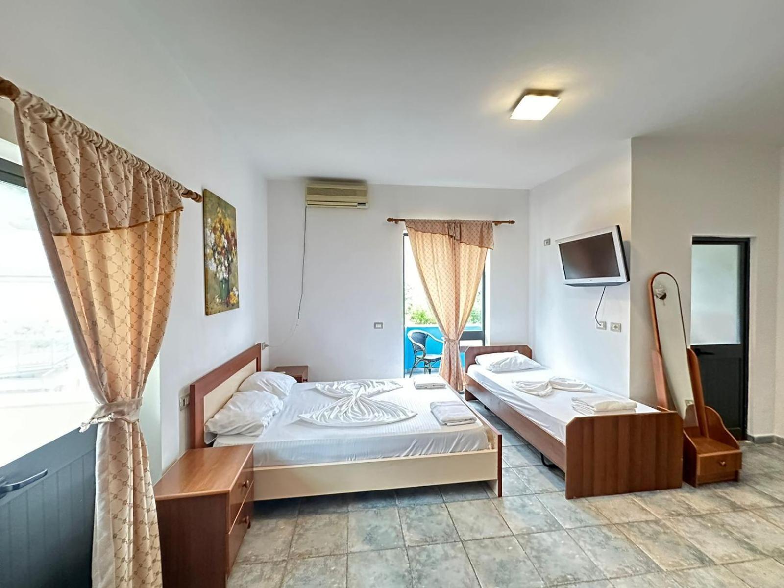 Hotel Adriatik Shëngjin Buitenkant foto